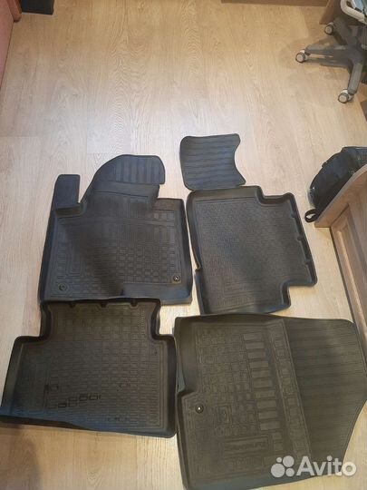 Комплект резиновых ковриков салона Hyundai SantaFe