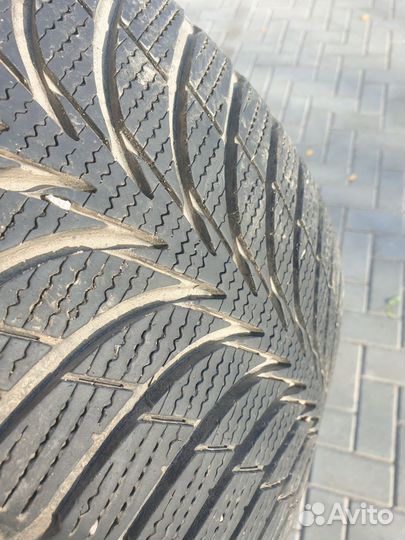 Goodyear UltraGrip Extreme 225/50 R17 70