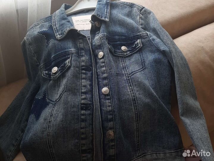 Школьные блузки,джинсы,брюки,куртка и др.вещи