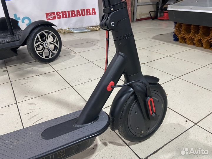 Электросамокат (черый) CS-527 M