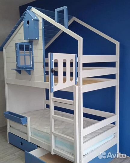 Двухъярусная кроватка 