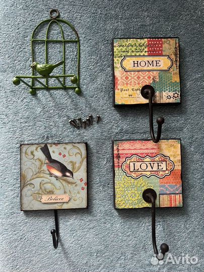 Крючки с надписями