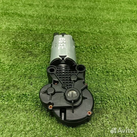 Моторчик регулировки сиденья передний правый