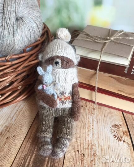 Вязанный мишутка на спицах