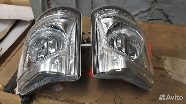 Туманка Lexus is 250