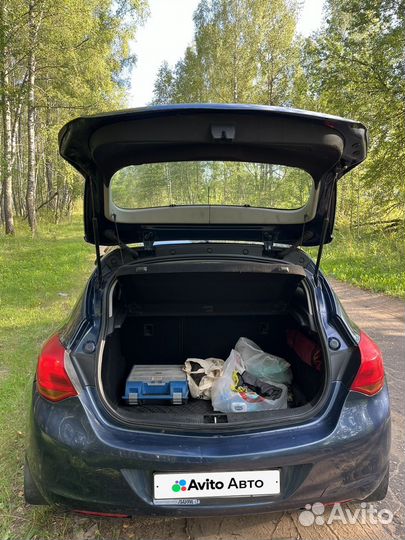 Opel Astra 1.6 МТ, 2011, 215 000 км