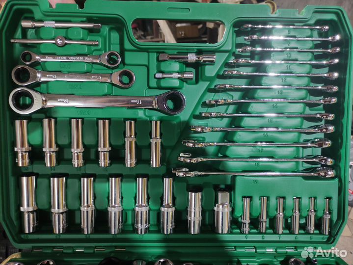 Профессиональный набор инструмента (ключей)