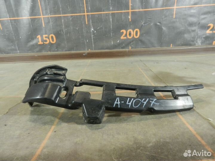 Кронштейн бампера правый-Mercedes-Benz GLA-X156