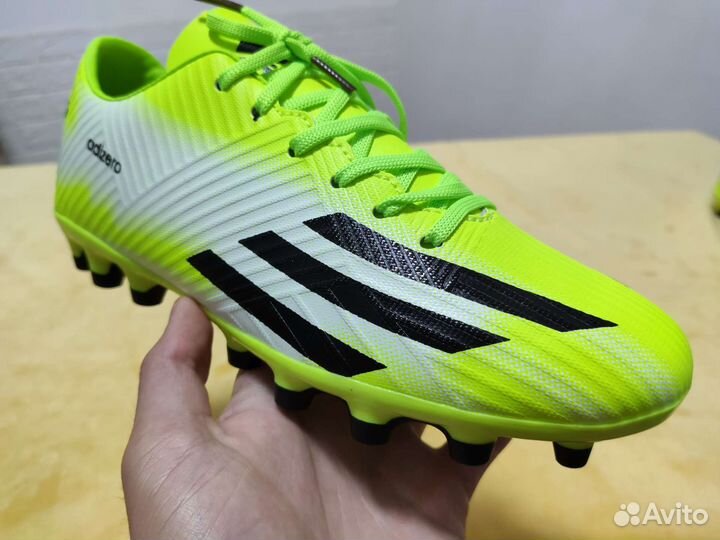 Футбольные бутсы adidas