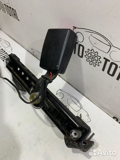 Замок ремня безопасности задний правый Bmw 745 E65