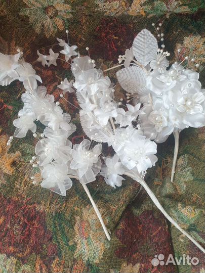 Искусственные цветы на вставке