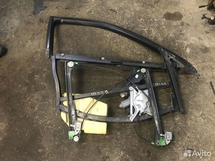 Стеклоподъемник передний правый Audi А4 B5