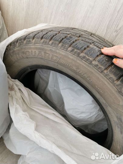 Roadstone Winguard WinSpike SUV 235/60 R18