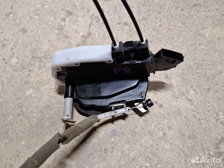 Замок двери передний правый Nissan Almera G15