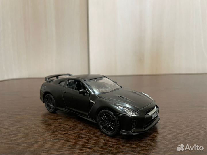 Модель автомобиля 1:32 Mobicaro