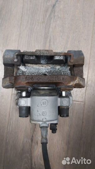 Суппорт тормозной задний правый Bmw X5 4.8I E70