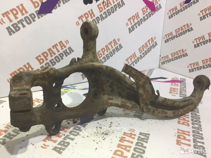 Ниссан Навара Кулак передней ступицы Прав