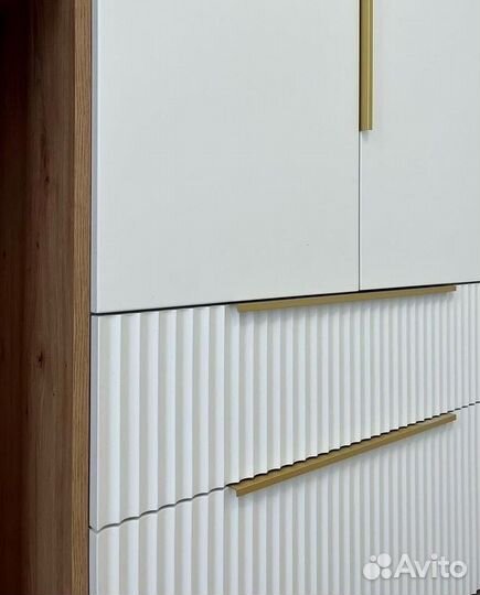 Шкаф белый до потолка на заказ