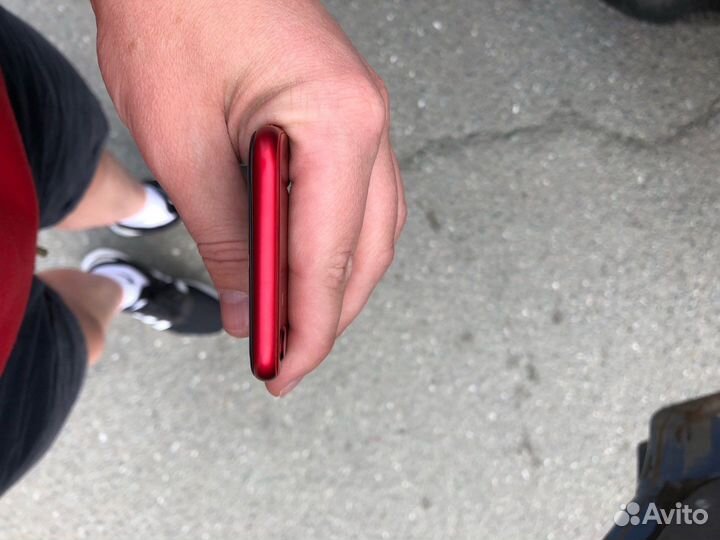 Продам айфон 8