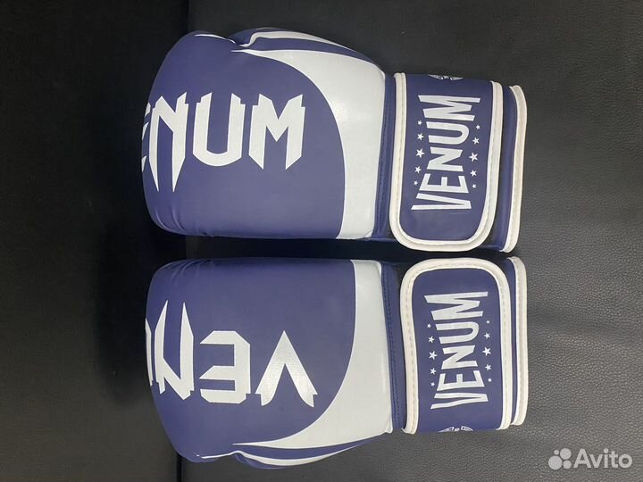 Боксерские перчатки Venum