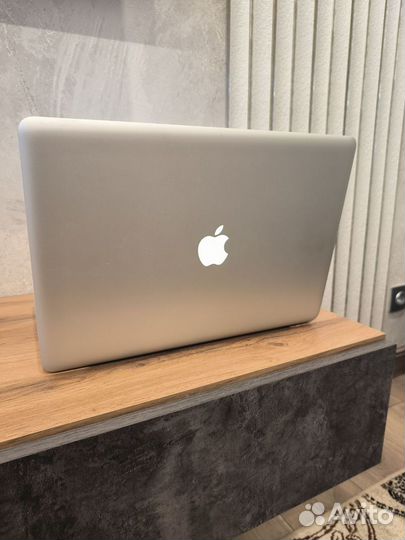 Apple MacBook Pro Intel i7, 8Gb озу, 256Gb SSD