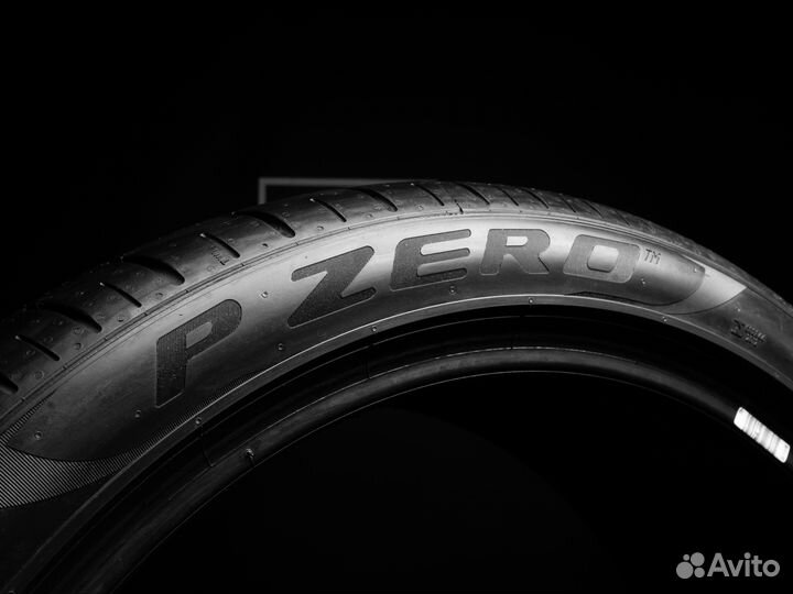 Pirelli P Zero PZ4 285/35 R21 и 255/40 R21 113Y