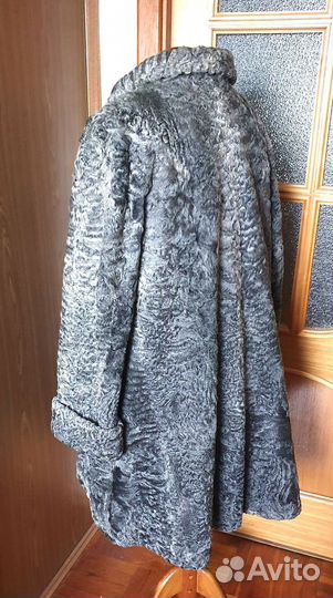 Полупальто (свингер) из каракуля серого цвета