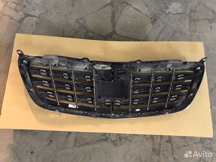 Решетка радиатора Maybach дорест без дефектов X222