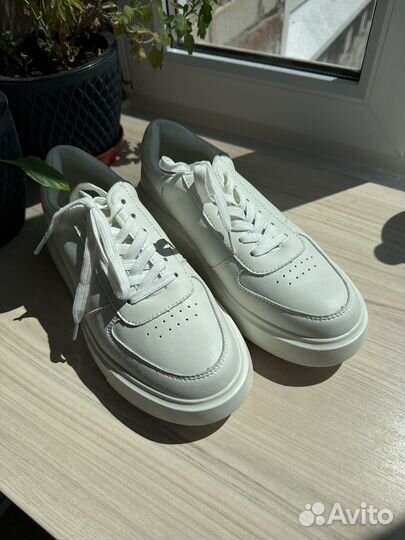 Кроссовки кожаные женские 39 39.5