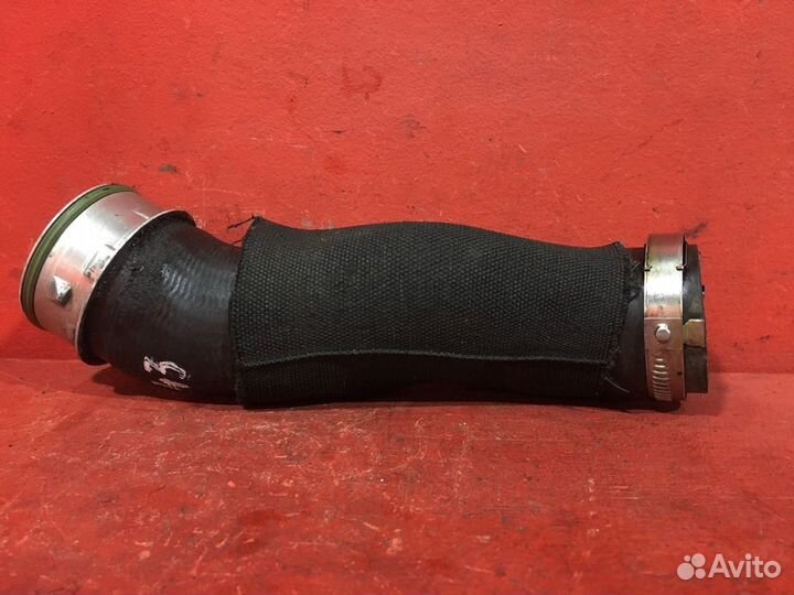 Патрубок интеркулера Volkswagen Touareg 2 (Nf) SUV