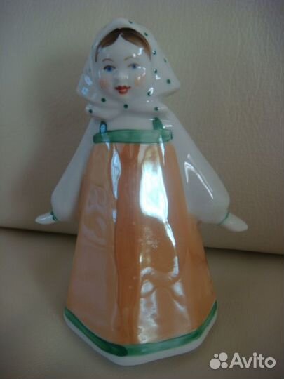 Фарфоровая статуэтка 