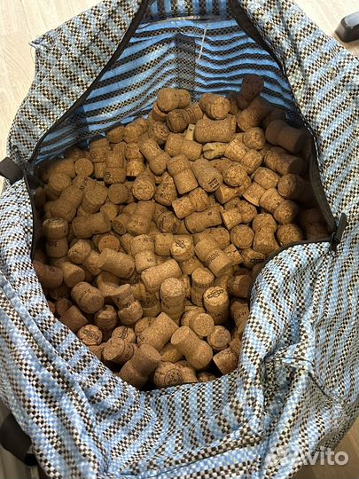 Пробки из под игристого и вина