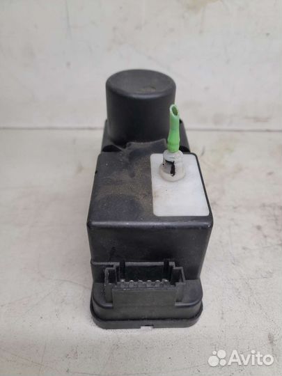 Компрессор центрального замка VW Golf3 Passat 1996