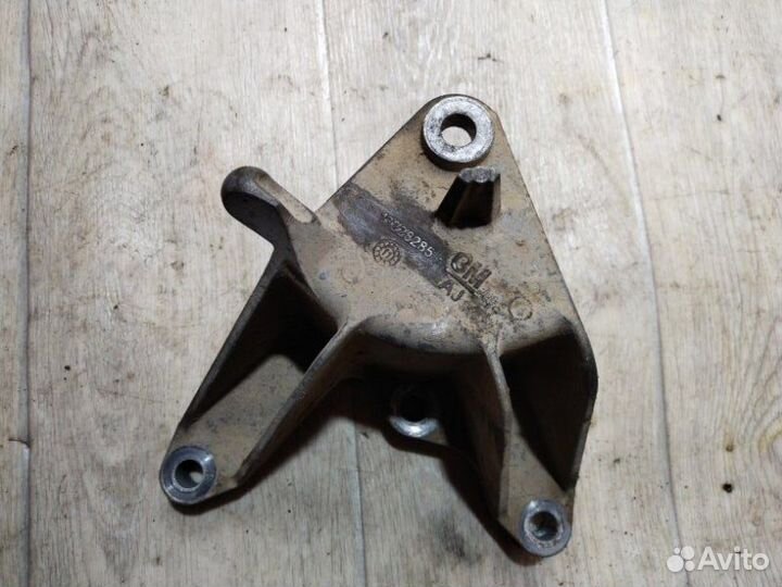 Кронштейн опоры двигателя задний Opel Insignia