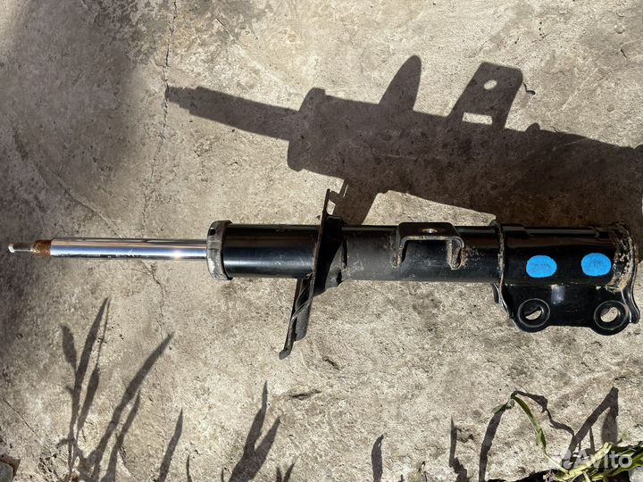 Амортизаторы передние на Hyundai Elantra MD 5