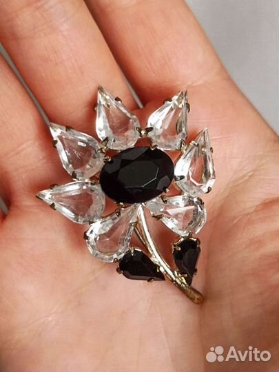Брошь хрусталь каменный цветок