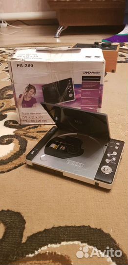 Проигрыватель дисков в автомобиль