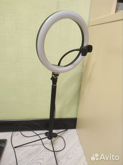 Кольцевая светодиодная лампа
