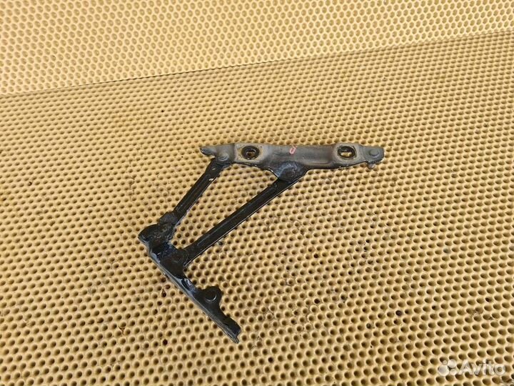 Петля багажника задняя правая Infiniti M25 M37 M56