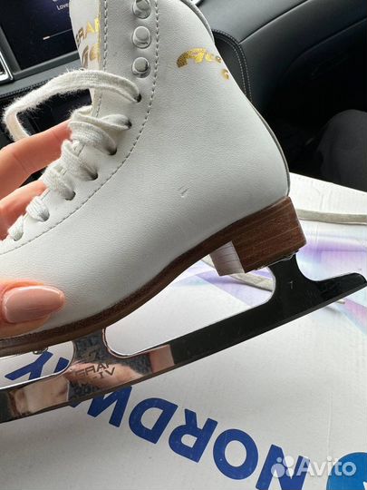 Коньки фигурные