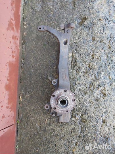 Кулак поворотный правый audi a6 c5 Allroad