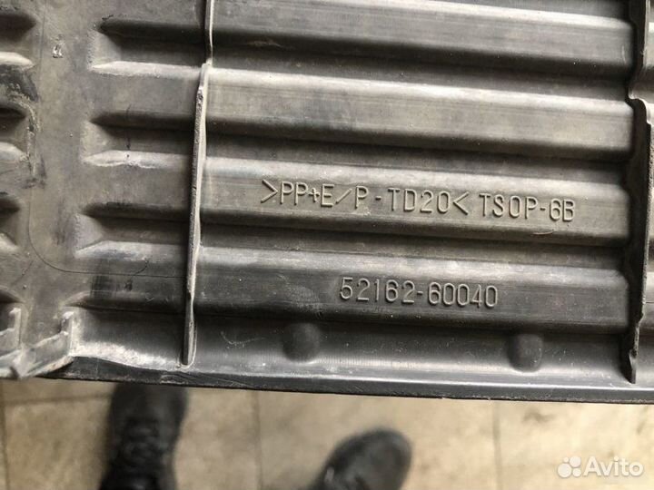 Накладка заднего бампера Toyota Land Cruiser 200