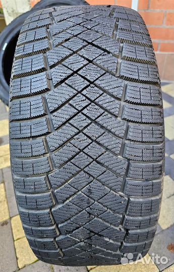 Pirelli Ice Zero 235/45 R18 98H