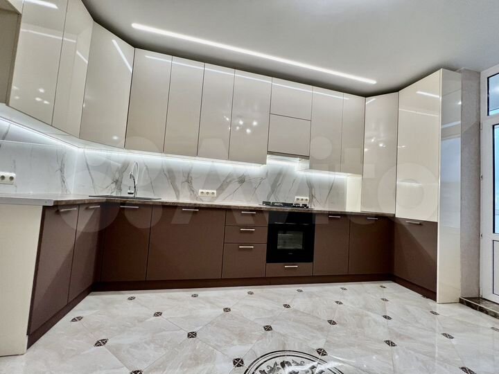 2-к. квартира, 65 м², 12/13 эт.