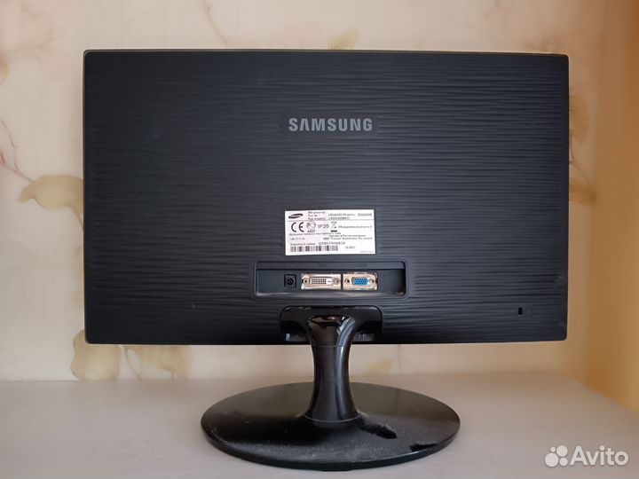 Монитор Samsung