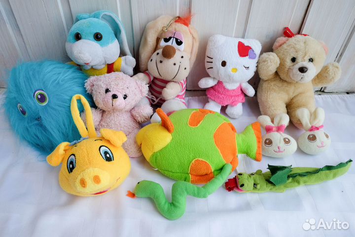 Небольшие мягкие игрушки, говорящие хомяки