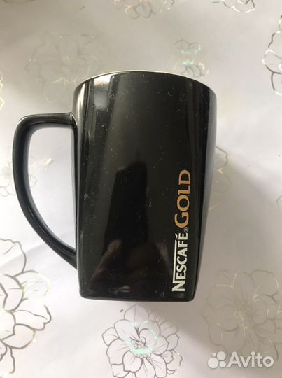 Кружки разные и сливочник Дулево