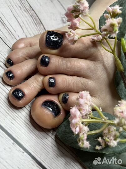 Модель на педикюр