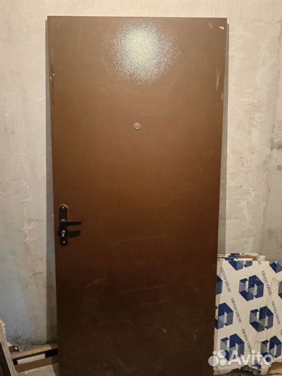 Дверь входная металлическая