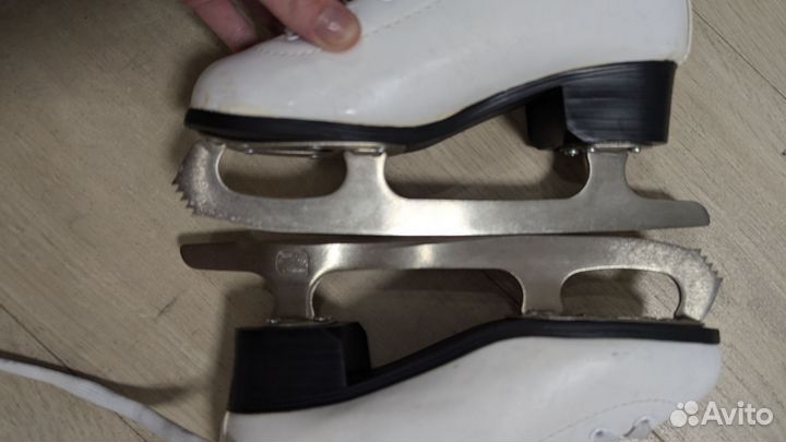 Коньки фигурные 36 размер